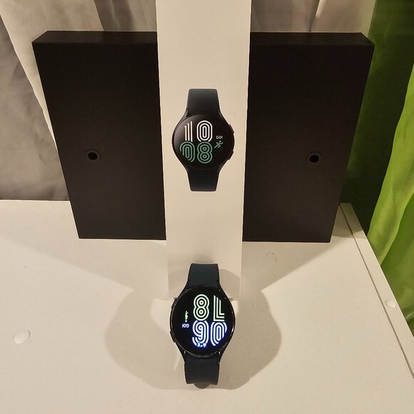 Samsung Galaxy Watch 4 - Pre-owned - Picture 1 of 4
